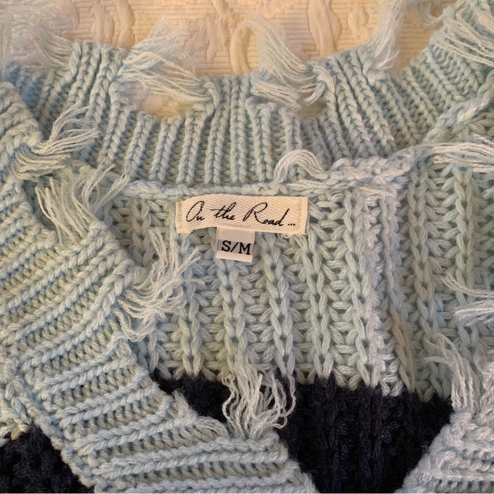 SOLD. Cute Sweater - Picture 4 of 4